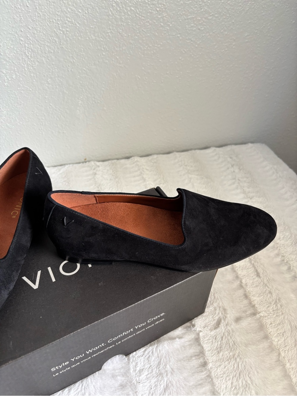Vionic Black Suede Arch-Support Loafers Brand New - Picture 3 of 4